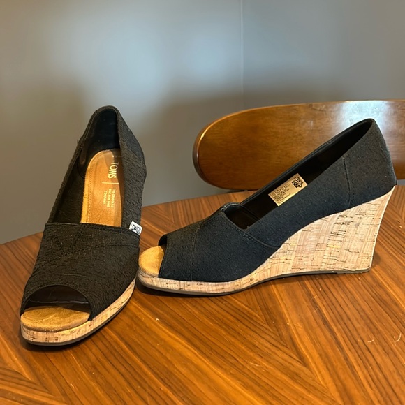 TOMS, classic wedge espadrille sandal. Black. 8.5 US women’s - Picture 1 of 4